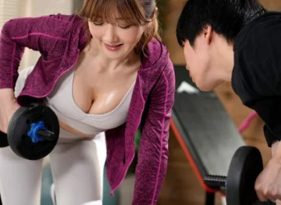 Cặp đôi nữ PT gợi cảm và chàng trai số hưởng lên giường với nhau