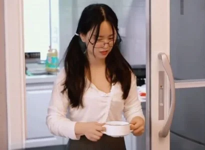 Bạn học được chàng trai lái xe nếm